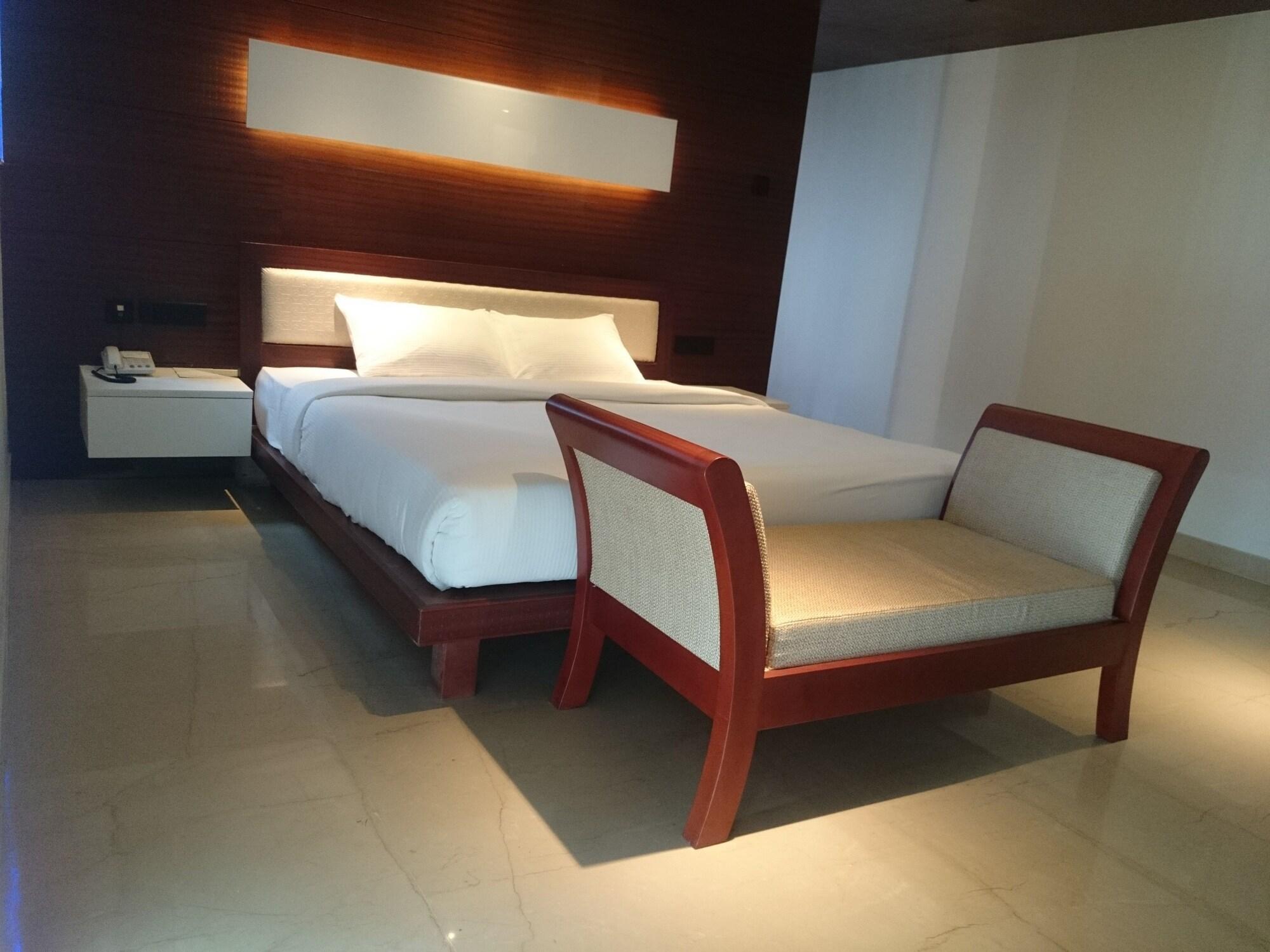 Diana Heights Luxury Hotel Nedumbassery Exterior photo