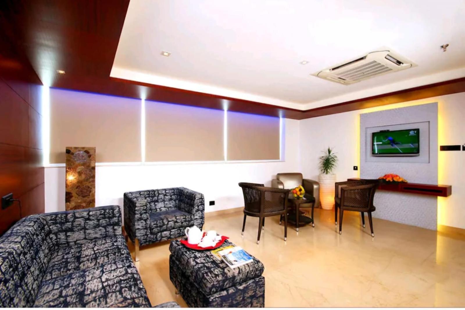 Diana Heights Luxury Hotel Nedumbassery Exterior photo