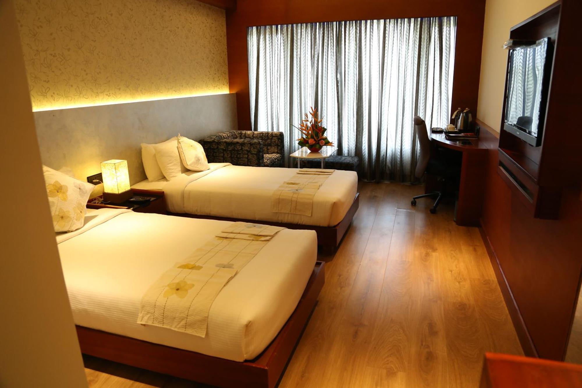Diana Heights Luxury Hotel Nedumbassery Exterior photo