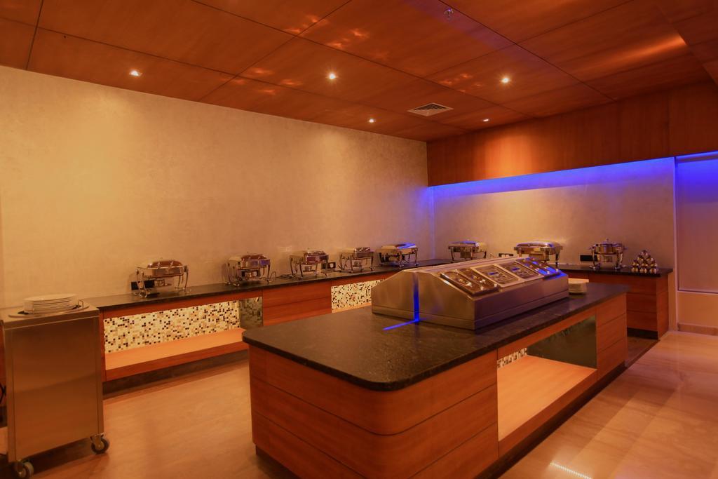 Diana Heights Luxury Hotel Nedumbassery Exterior photo