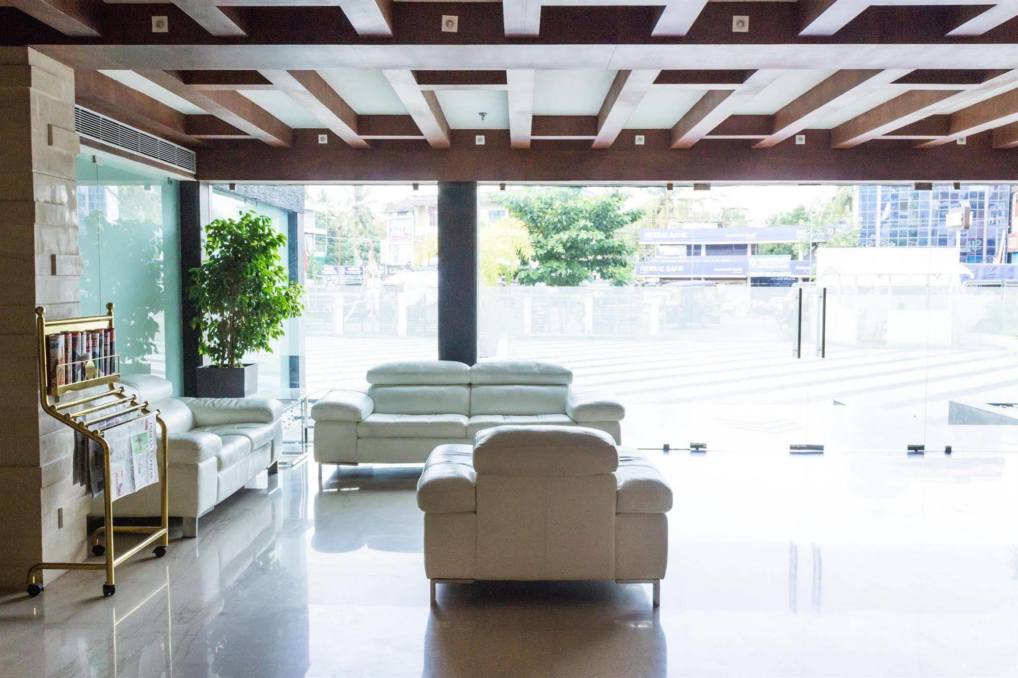 Diana Heights Luxury Hotel Nedumbassery Exterior photo