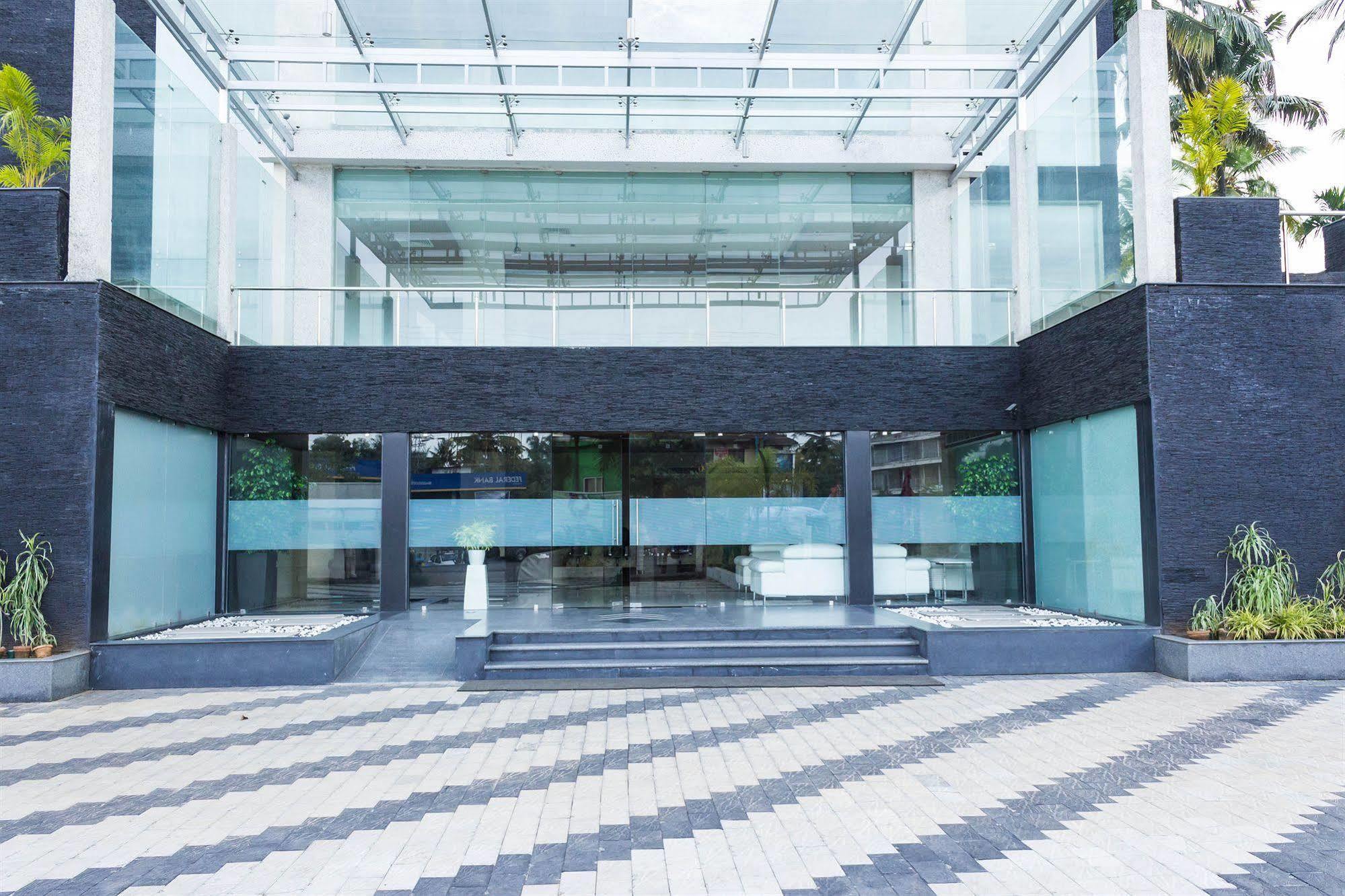 Diana Heights Luxury Hotel Nedumbassery Exterior photo